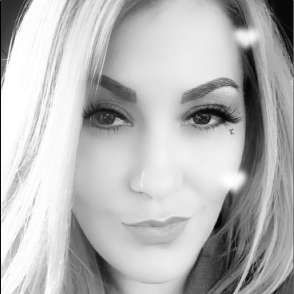 Meet your Posher, Jennifer - Picture 2 of 2